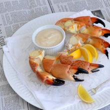 Load image into Gallery viewer, Medium Stone Crab Claws on Platter
